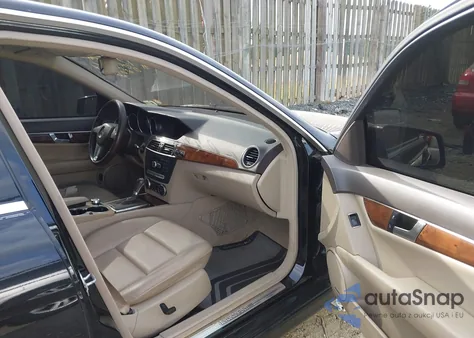 2013 Mercedes-Benz C 250 Sport из США, поврежденный, VIN WDDGF4HB6DR262767